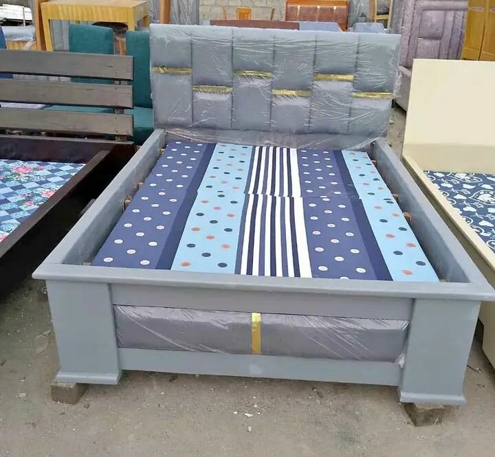 Lit double avec matelas