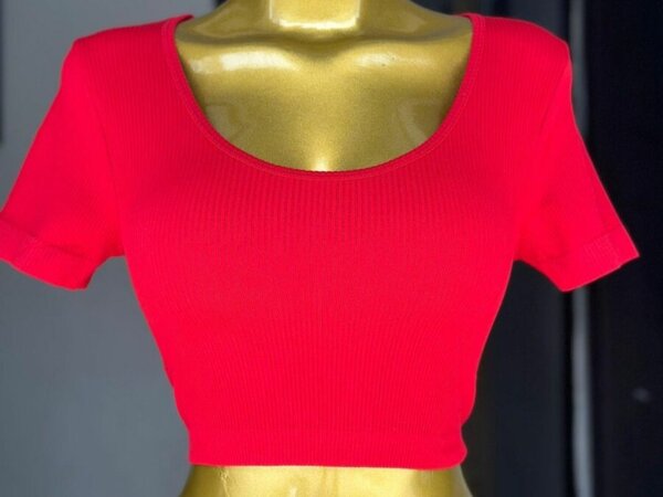 T-shirts et tops modernes