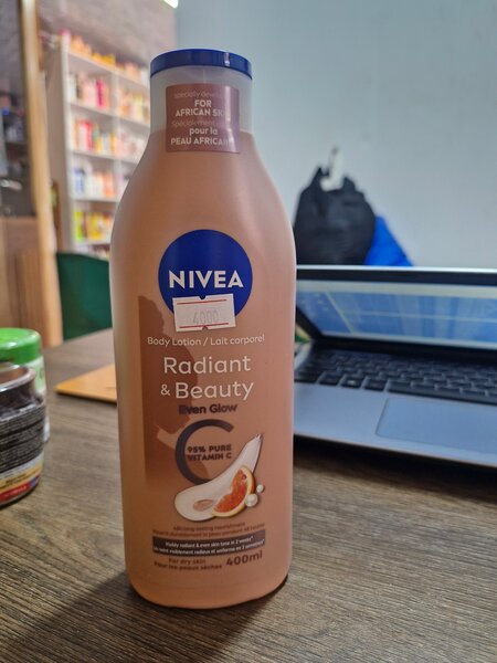 NIVEA Lait Corporel Radiant & Beauty
