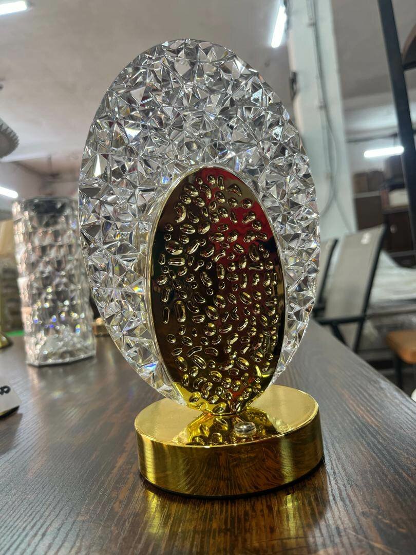 Lampe décorative LED dorée élégante