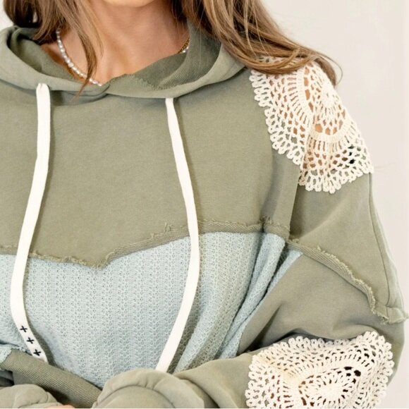 Sweat à capuche vert crochet