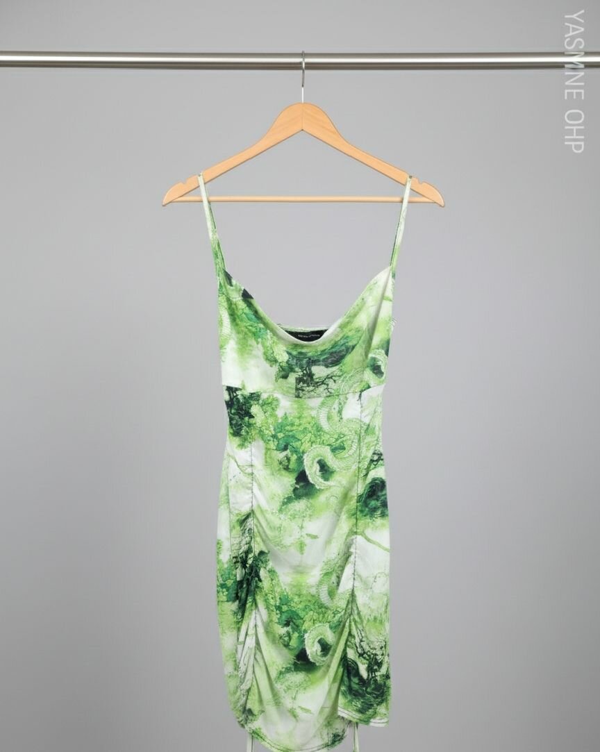 Robe moulante à fines bretelles