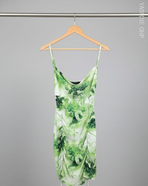 Robe moulante à fines bretelles