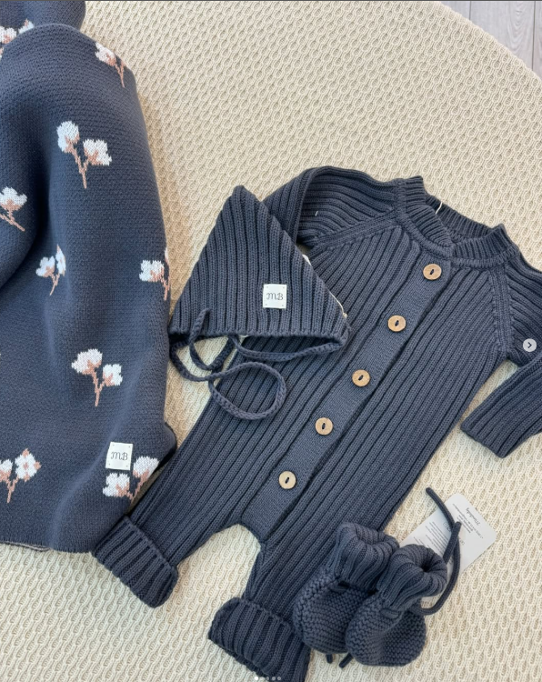 набор одежды из 100% органического хлопка.