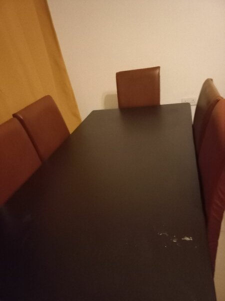 Large 6 sitter dinning table.