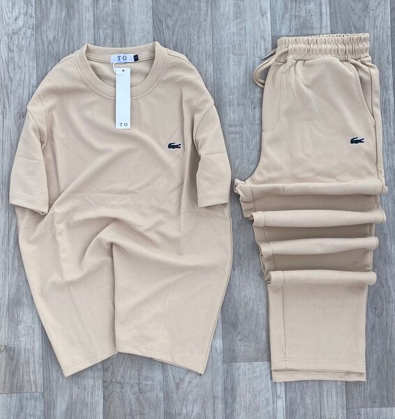 Ensemble de sport beige élégant