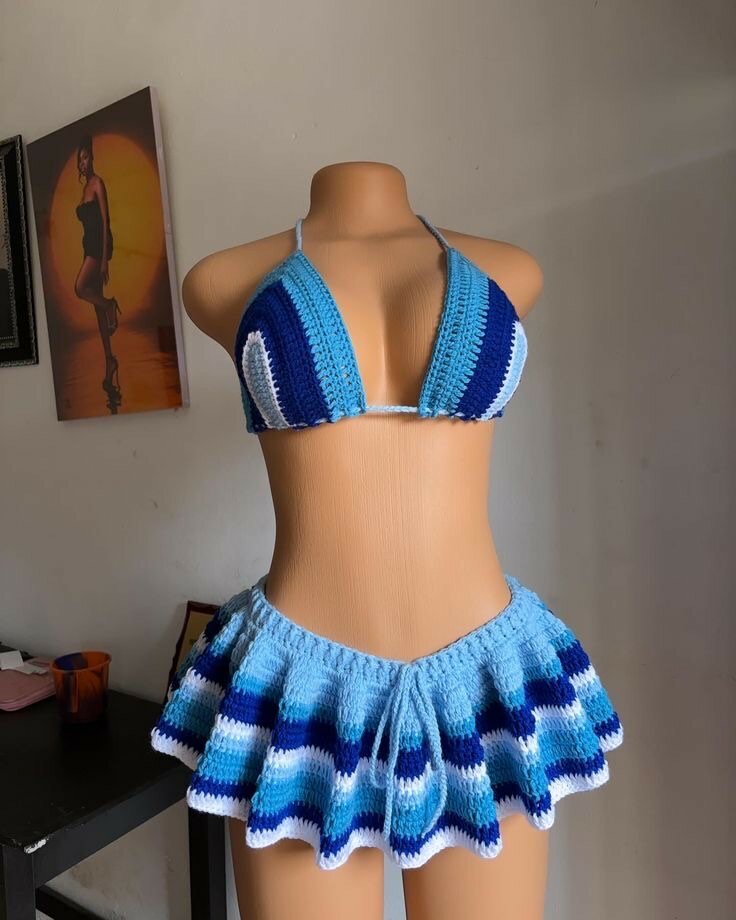 Robe en crochet violet