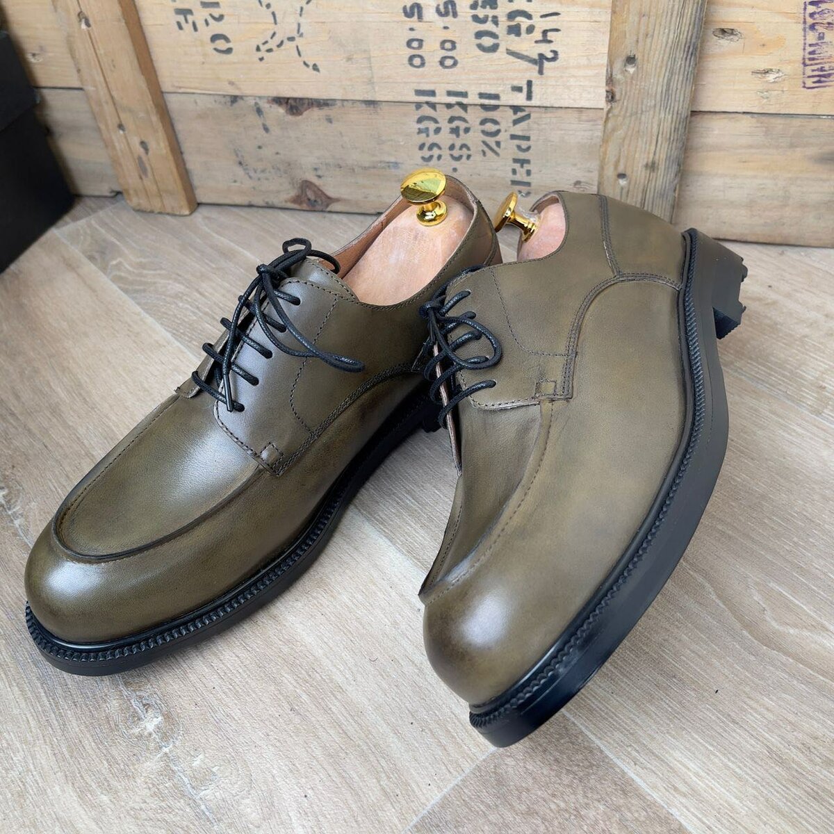 Chaussures habillées élégantes homme