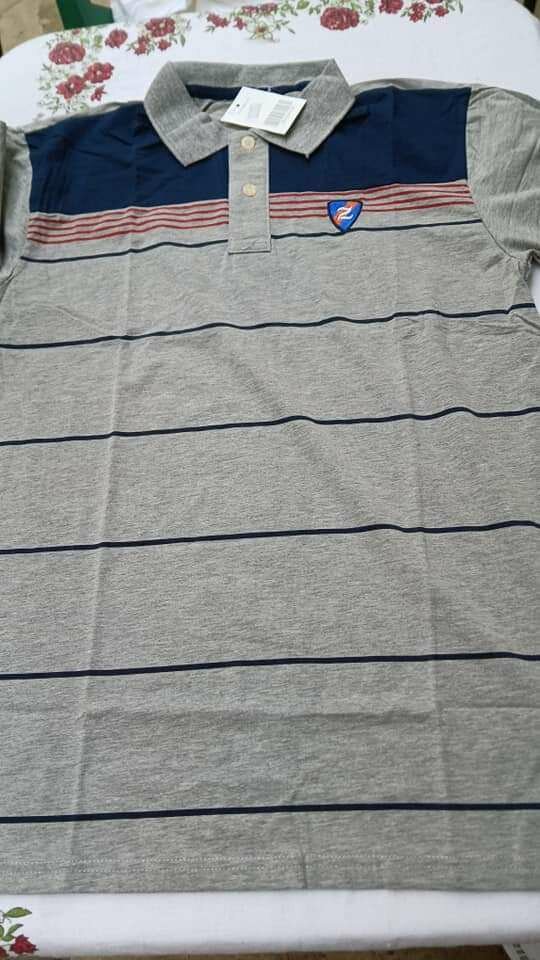 Un polo manches courtes