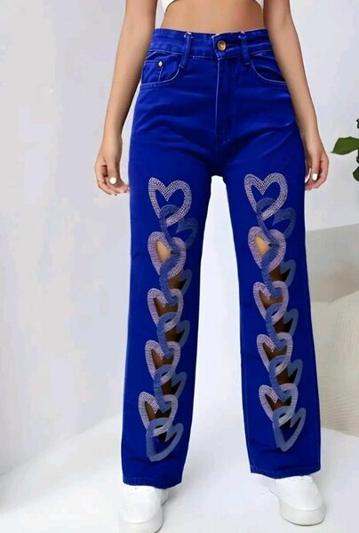 Jeans bleu à motifs cœur