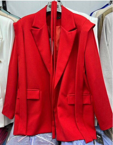 Veste rouge élégante femme