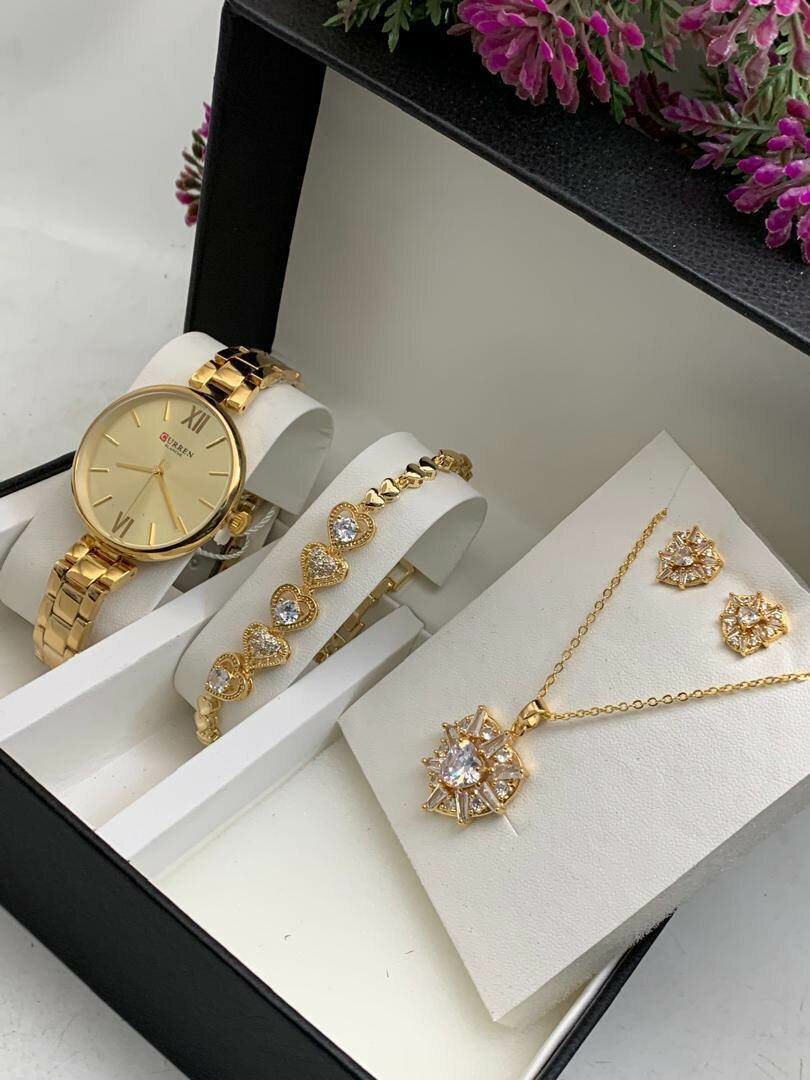 CURREN WATCH WITH BRACELET AND EARRINGS.