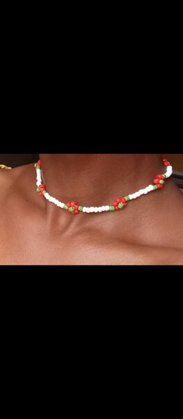 Colliers en perles colorées