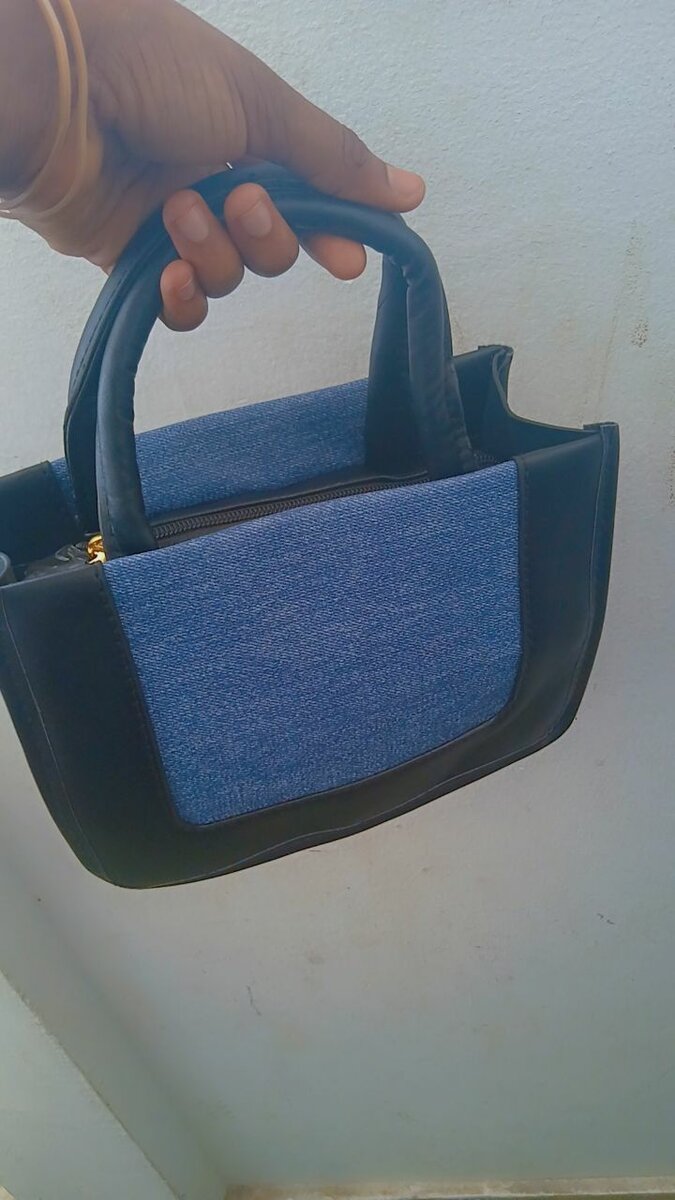 Sac à main bleu élégant