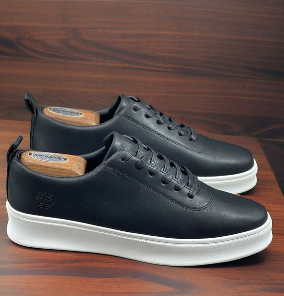 TIMBERLAND BLACK AND WHITE