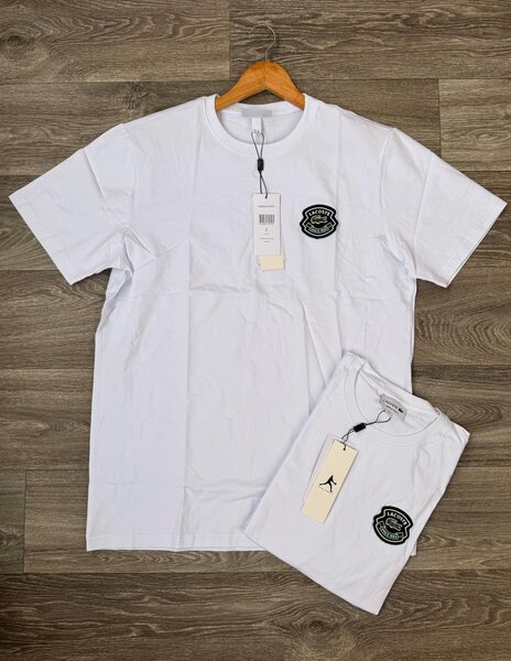 T-shirt blanc avec écusson