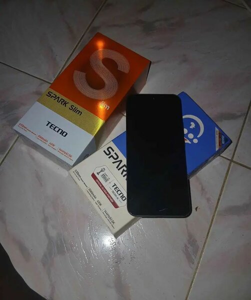 Smartphone Tecno Spark Slim