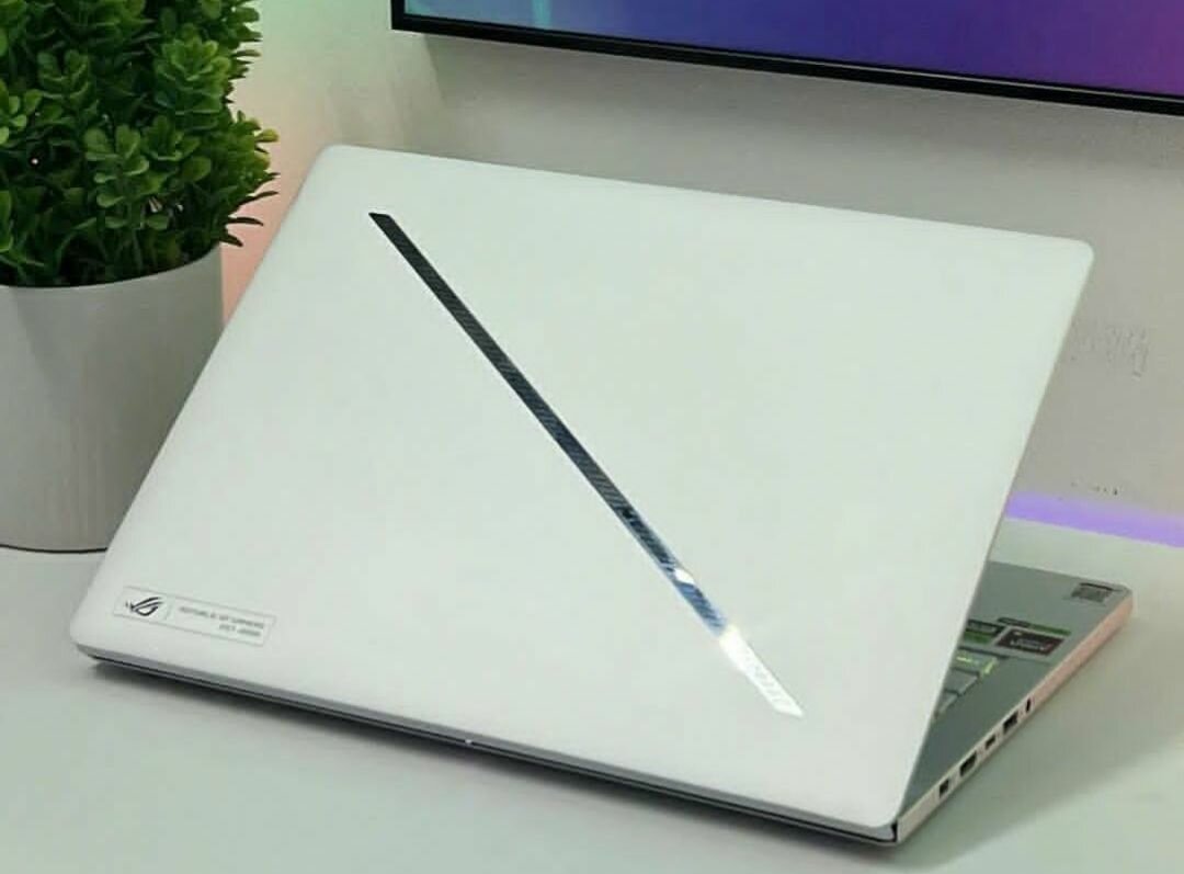 ASUS ROG ZEPHYRUS G14  2025