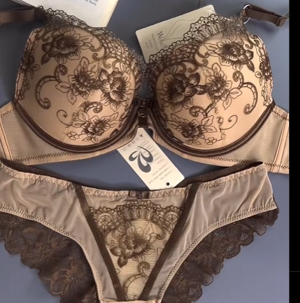 Кружевной нежный комплект с наполнителем!
