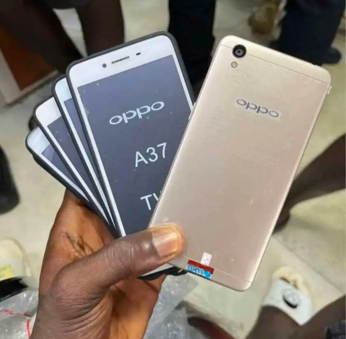 Smartphone OPPO A37 - 2 Pièces