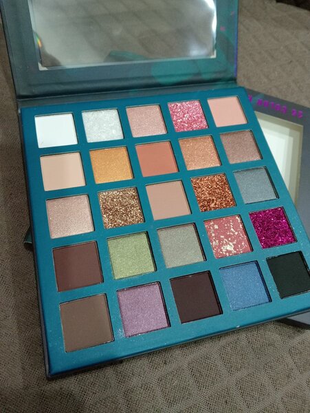 Do do girl eye shadow pallete