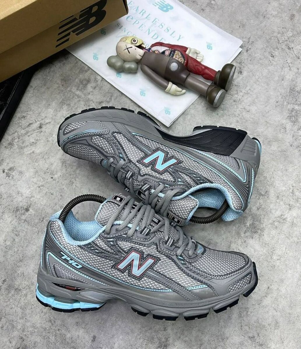 NEW BALANCE 740