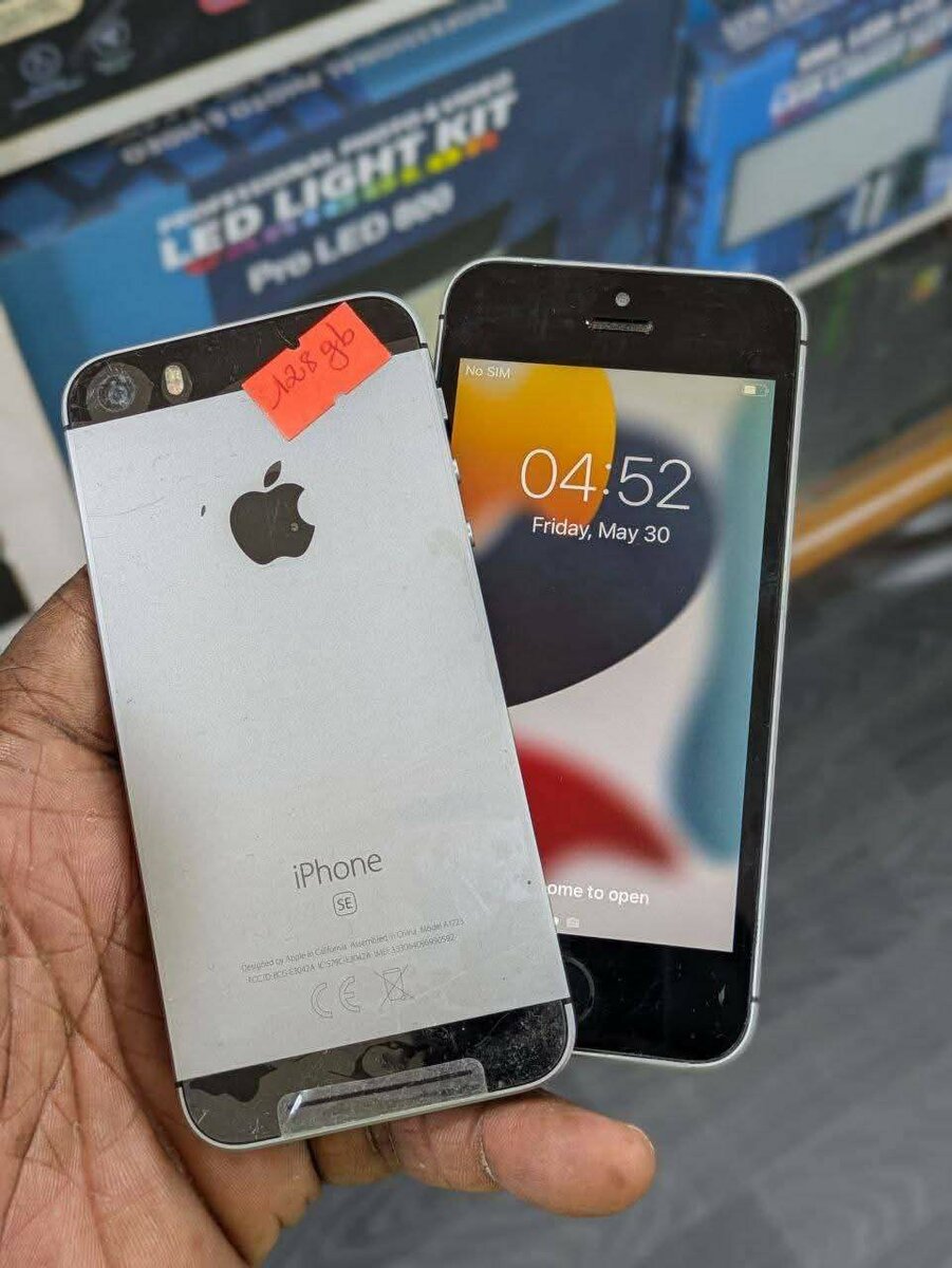 iPhone 5 SE 128GB Gris neuf