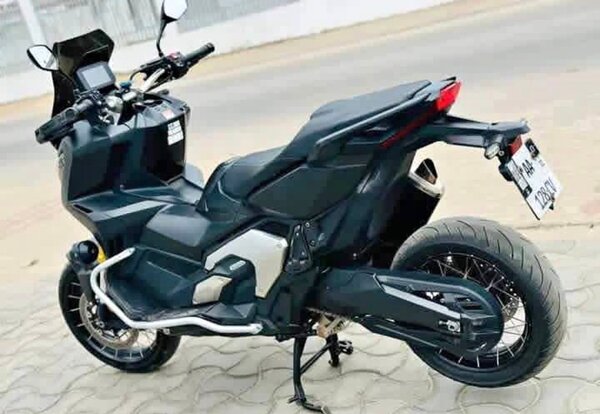 Scooter aventure haute performance