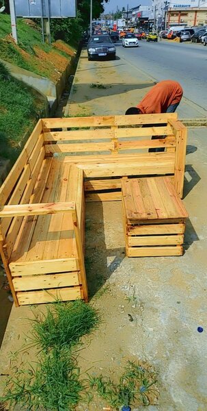 Canapé d'angle en bois robuste