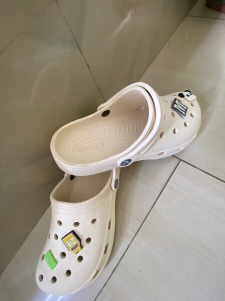 CROCS