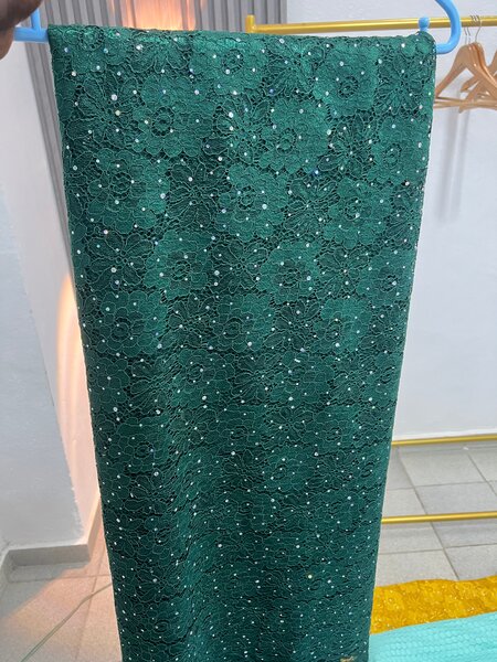 Tissu en dentelle verte élégante