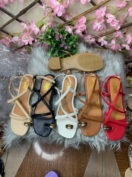 Sandales plates élégantes femme