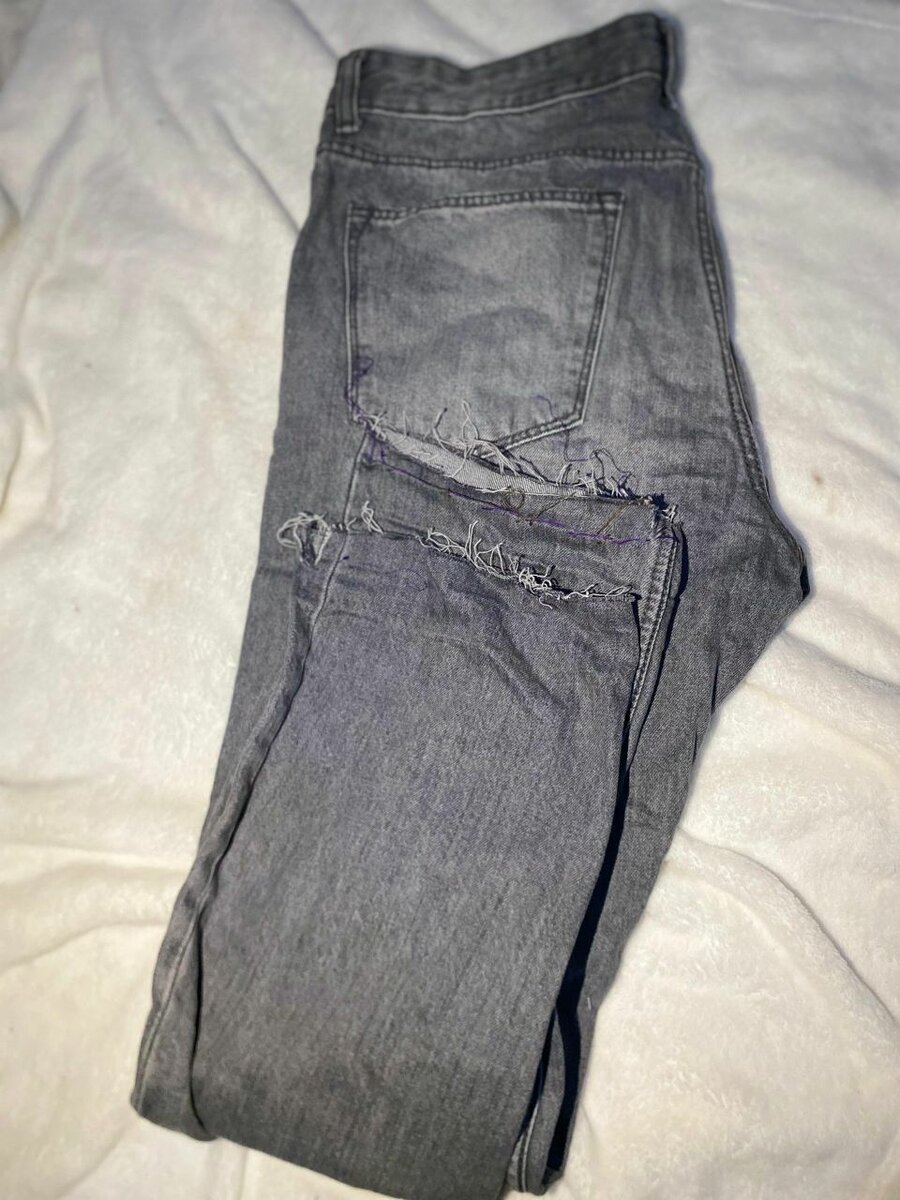 Jean gris déchiré tendance