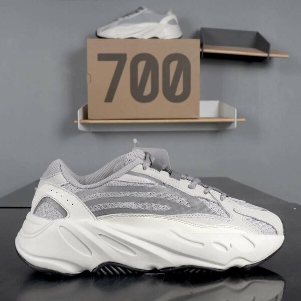 YEEZY 700