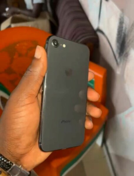IPHONE 8 64GB