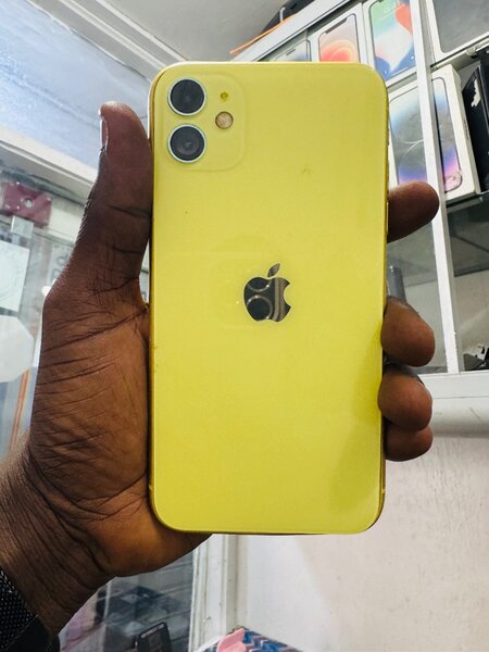 iPhone 11 Jaune 64giga sans ID