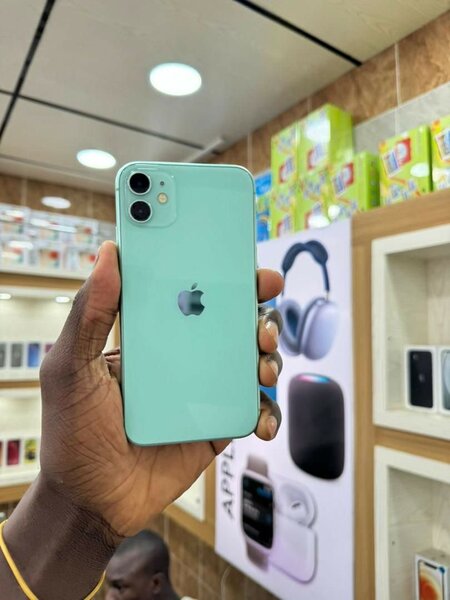 iPhone 11 64giga casineuf très propre