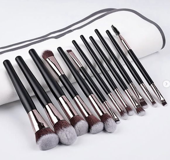 12 PIECES SOFT AND LONG LASTING MAKEUP BRUSHES