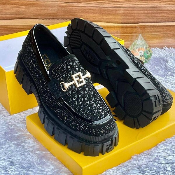Mocassin en cuir luxueux Fendi