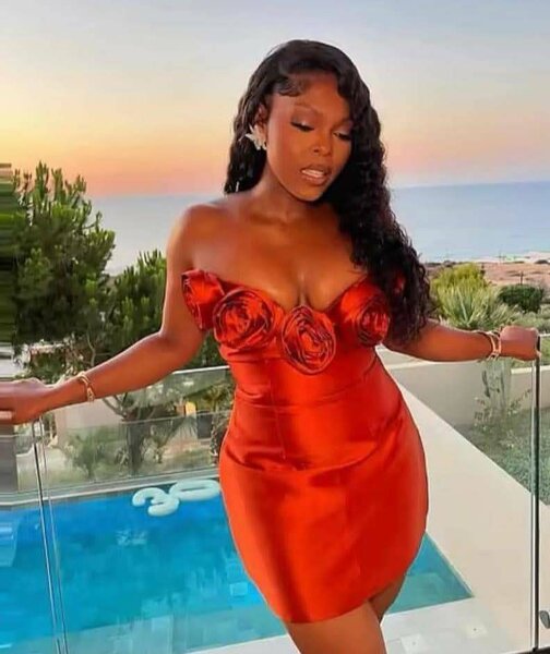 Robe courte élégante florale