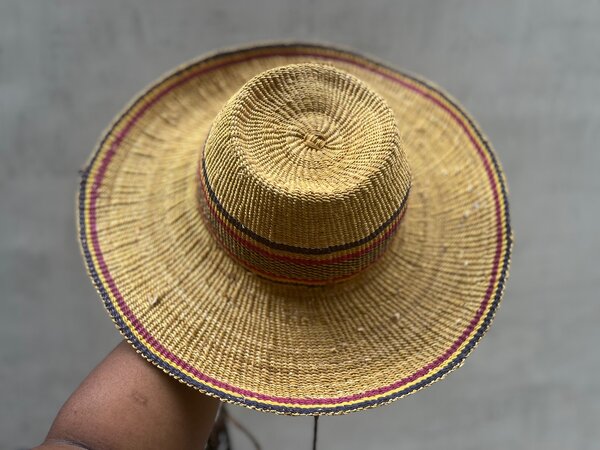 Chapeau de paille tressé