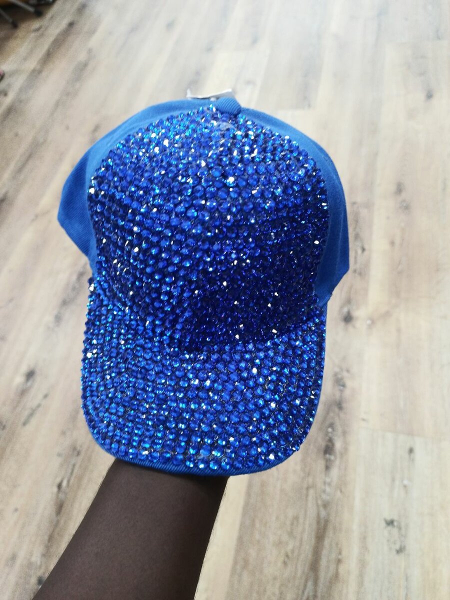 Casquette strassée bleue