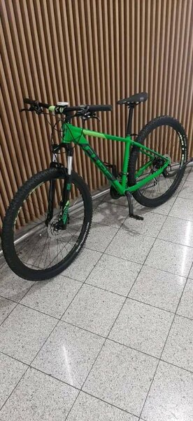 Vélo de montagne vert
