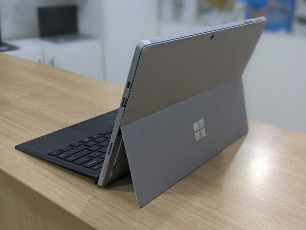 Microsoft Surface Pro 4 (New State)