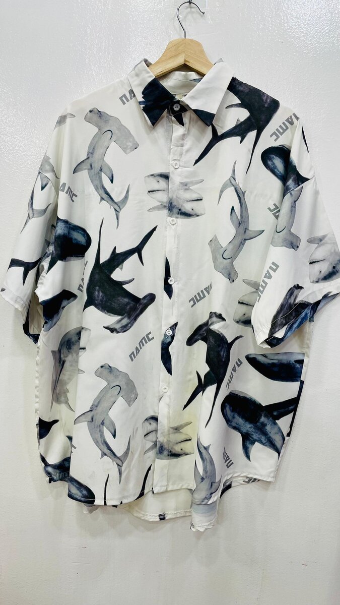 Chemise à motifs requins