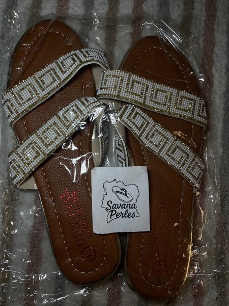 Sandales élégantes perlées