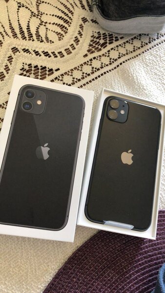 iPhone 11 Noir avec Accessoires