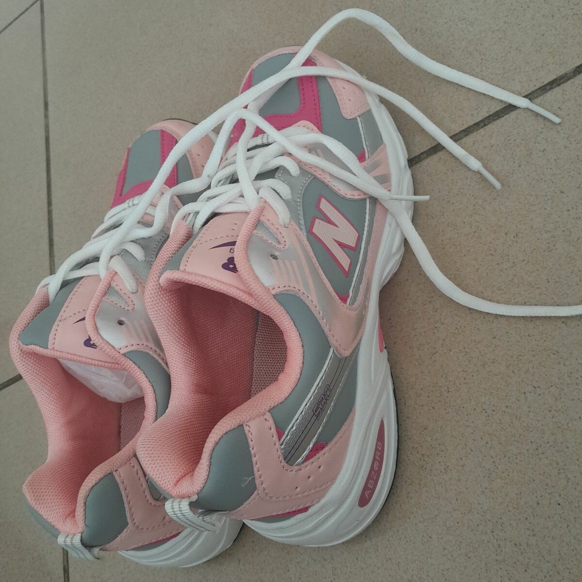 Sneakers rose et grises