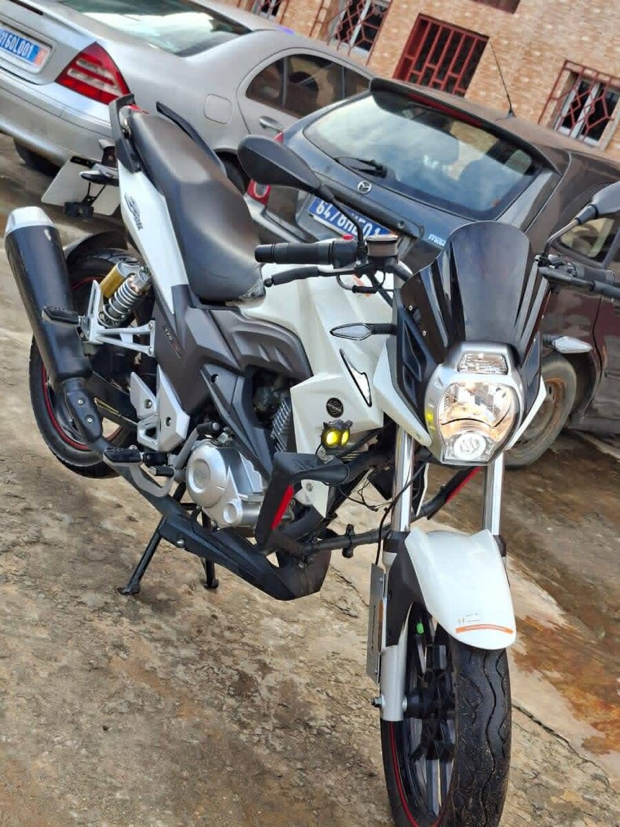 Moto sportive puissante