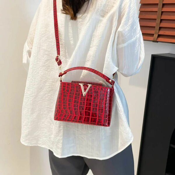 Sac à main élégant crocodile